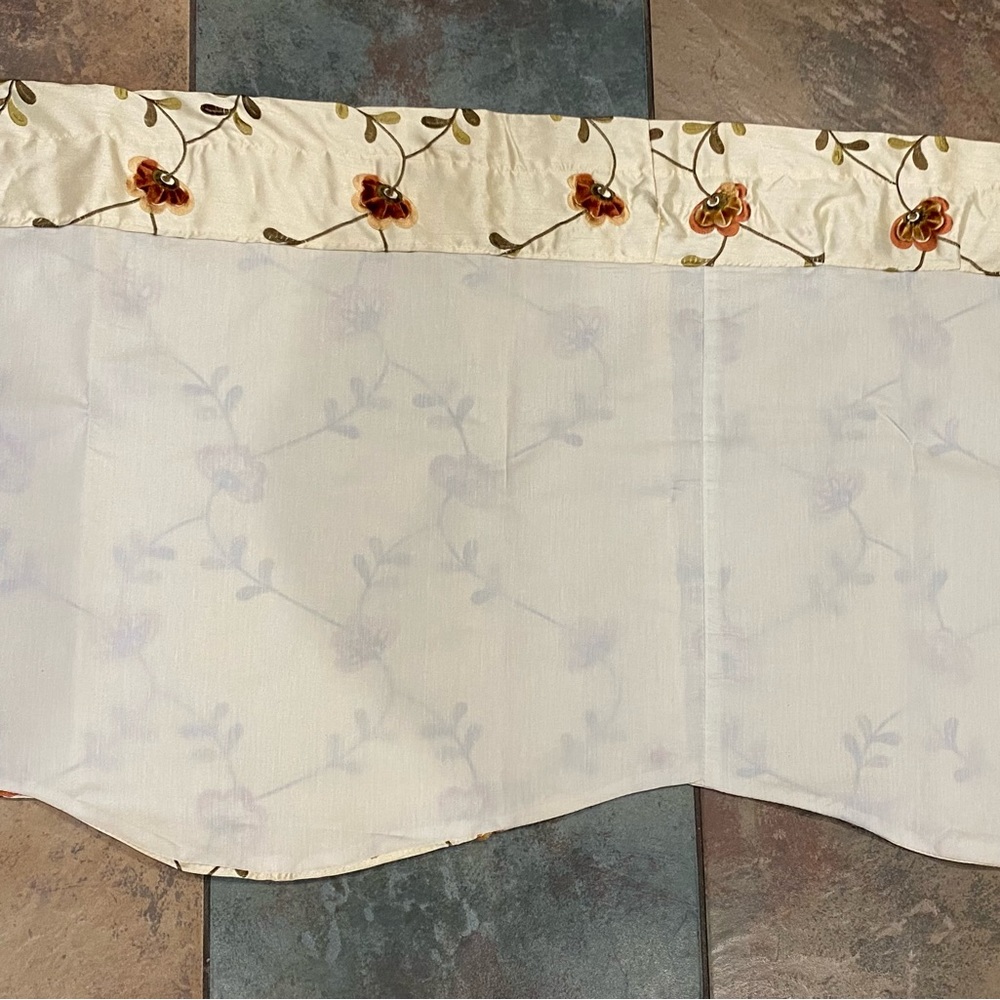Window valences  B - Picture 4 of 4